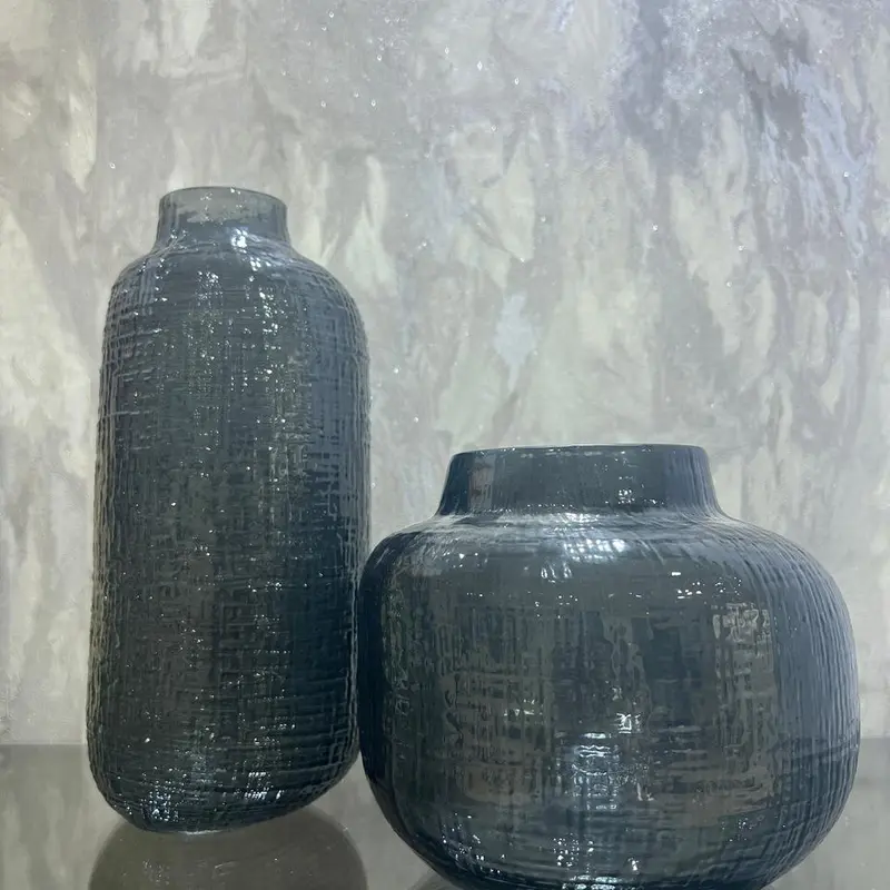 Vase black moon