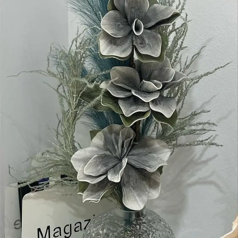Vase natural momentum