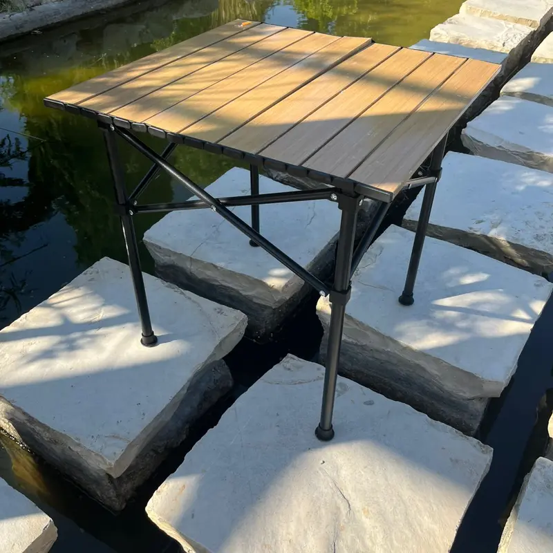 Table pliante en métal